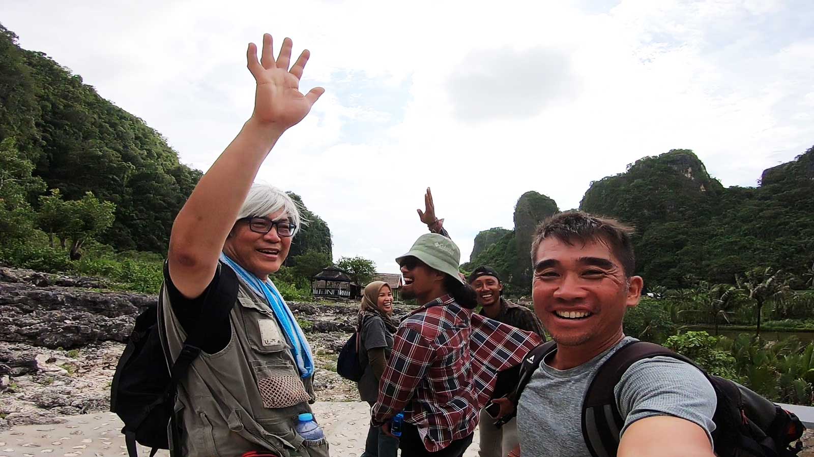 4牙イノシシのバビルサに出会うウォーレシアの旅