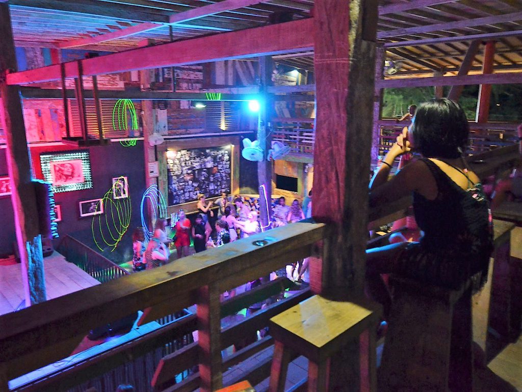 ギリ島トラワンガンの夜遊びクラブ情報