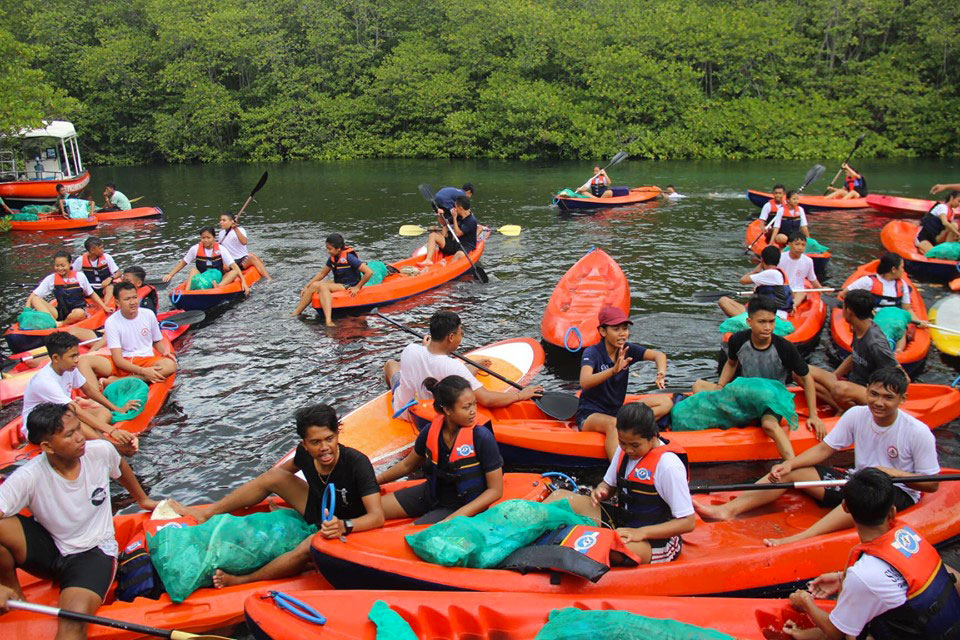 mangrove-cleanup-kayak