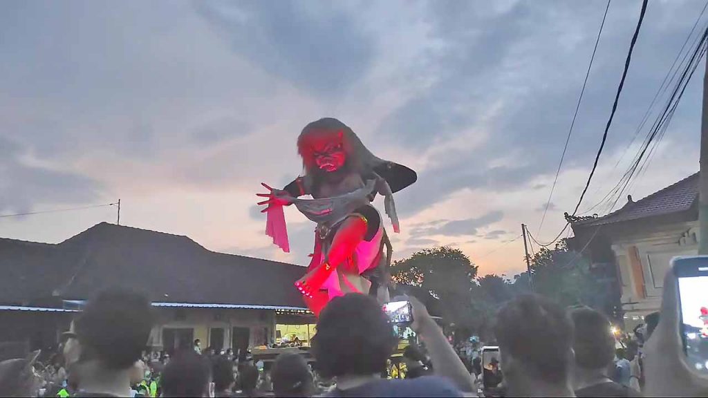 2年ぶりに開催されたニェピ前夜に行われるオゴオゴパレード