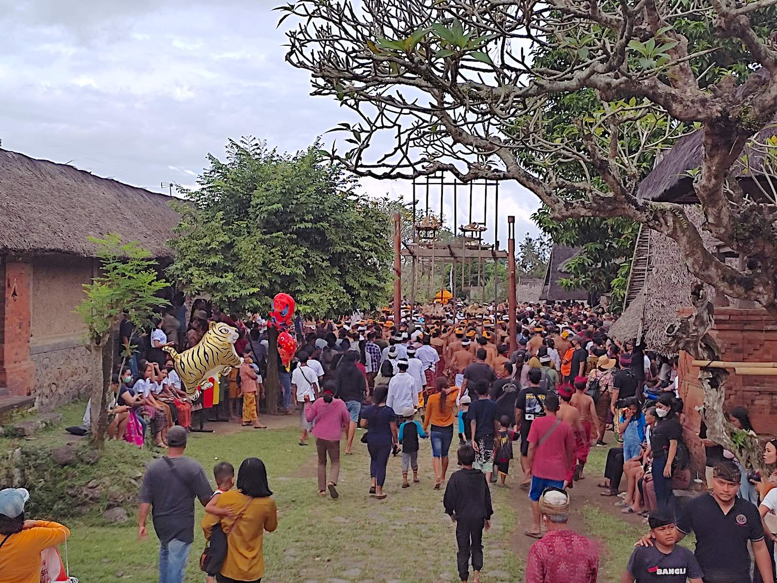 トゥガナン村のお祭り