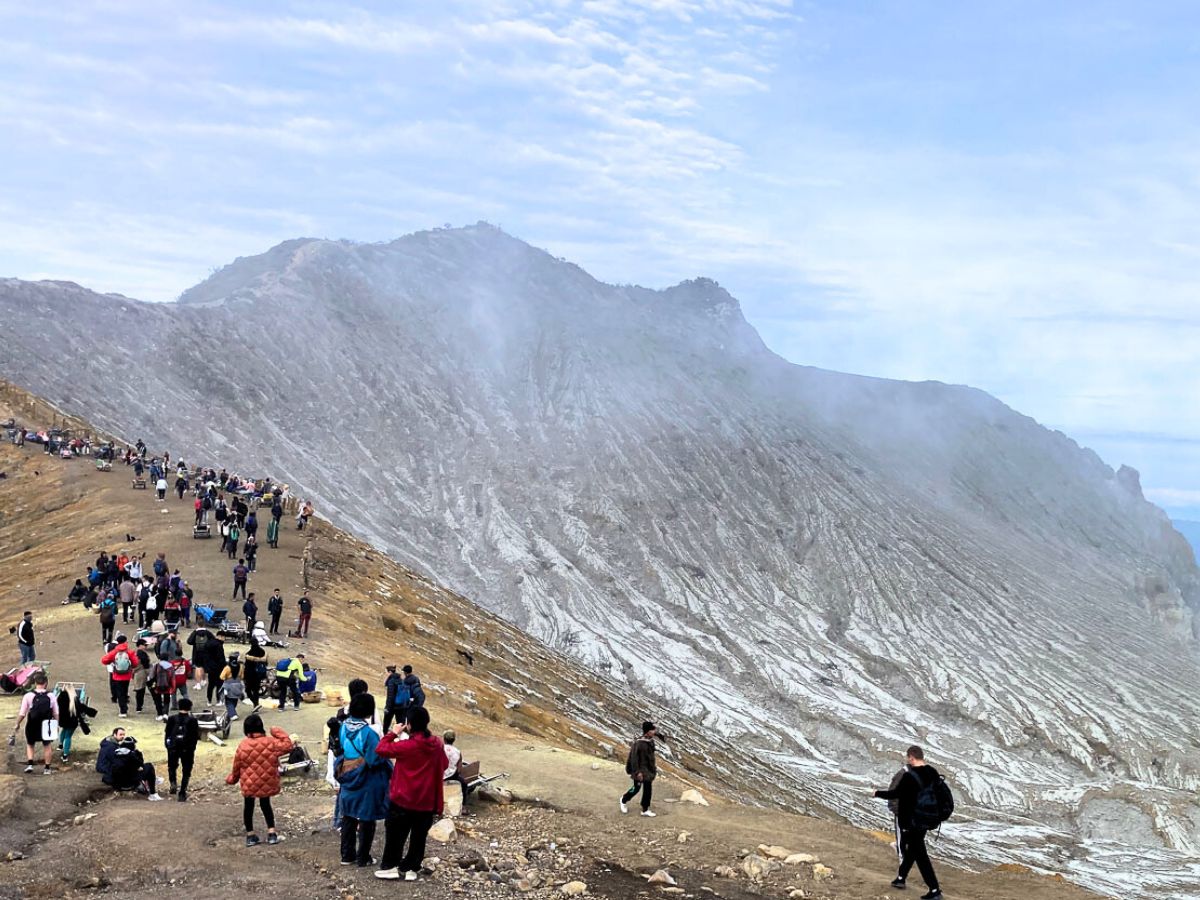 インドネシア・イジェン山の山頂