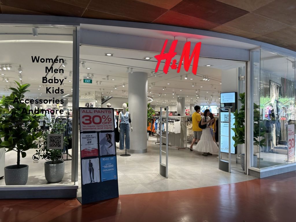 H&M ビーチウォーク一階