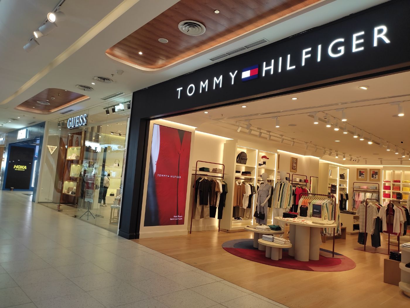 カジュアルブランド トミー ヒルフィガー