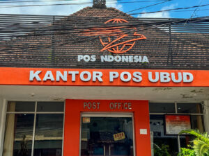 バリ島郵便局の目印はKANTOR POSやPOS INDONESIA。