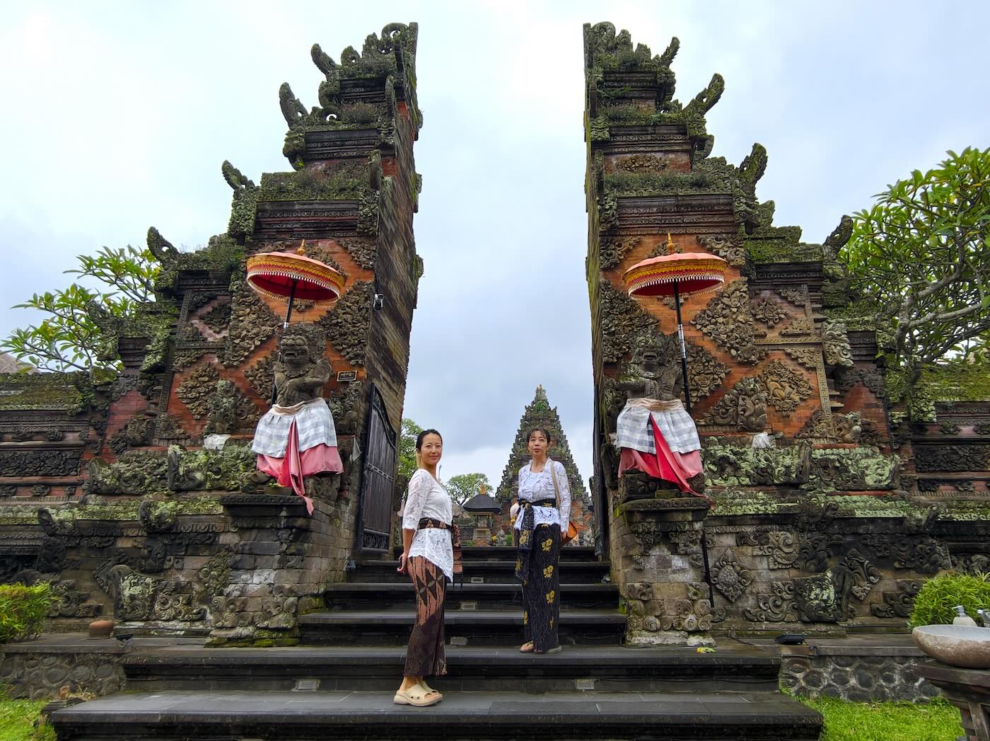 バトゥアン寺院の割れ門