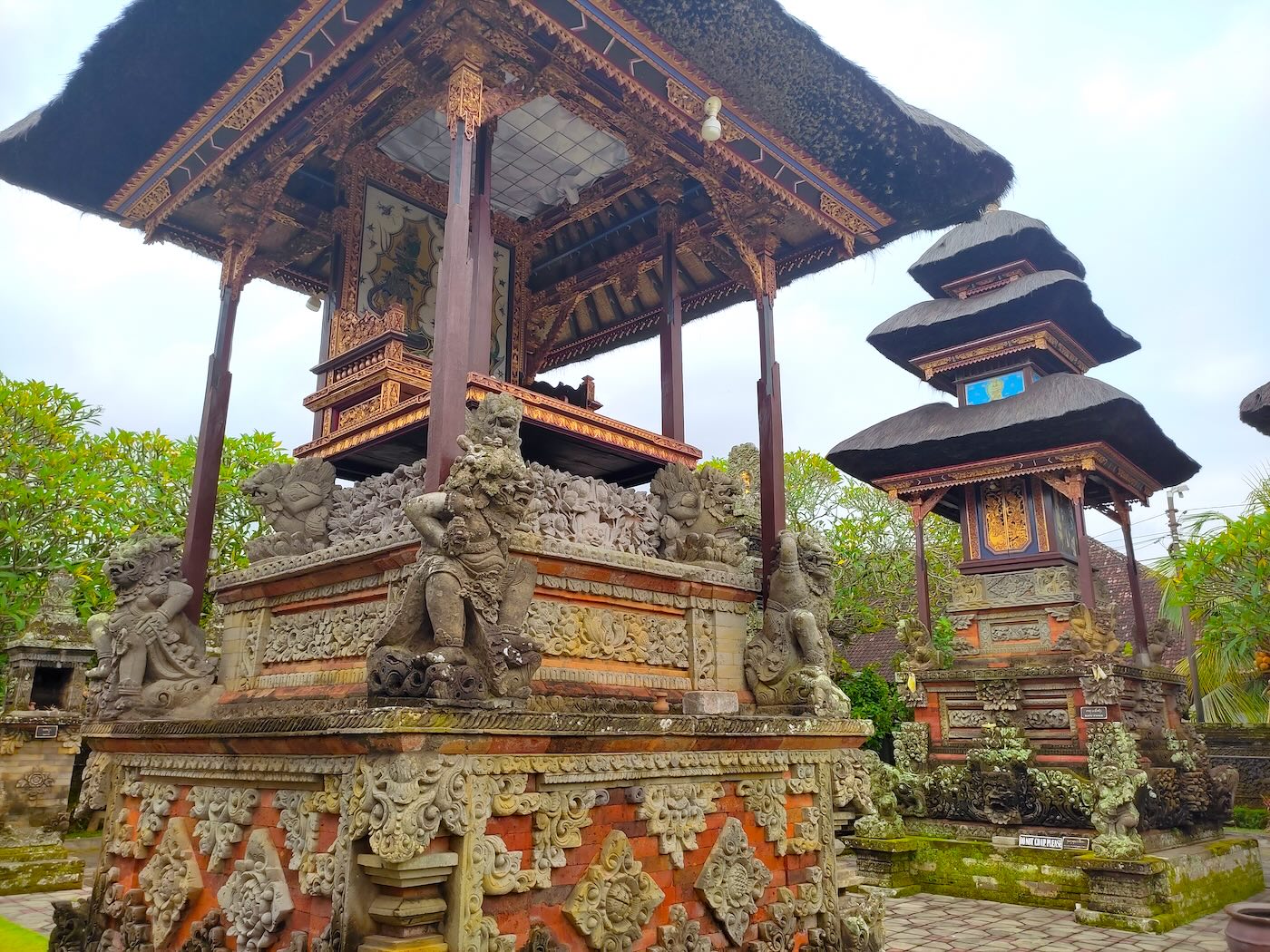 バトゥアン寺院の境内