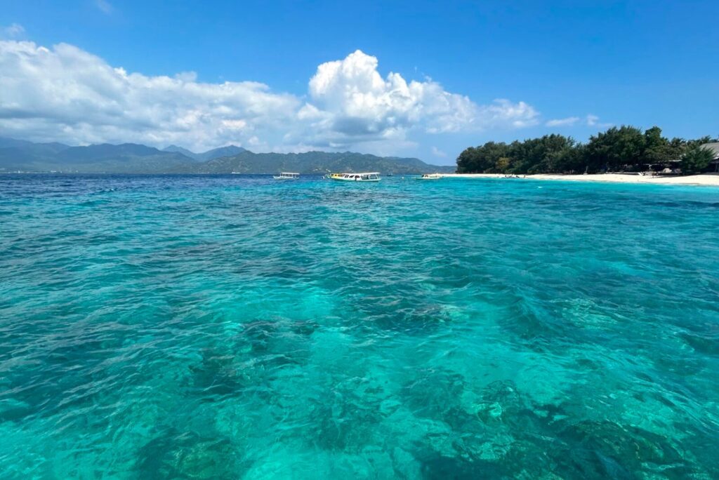 ギリ島の海