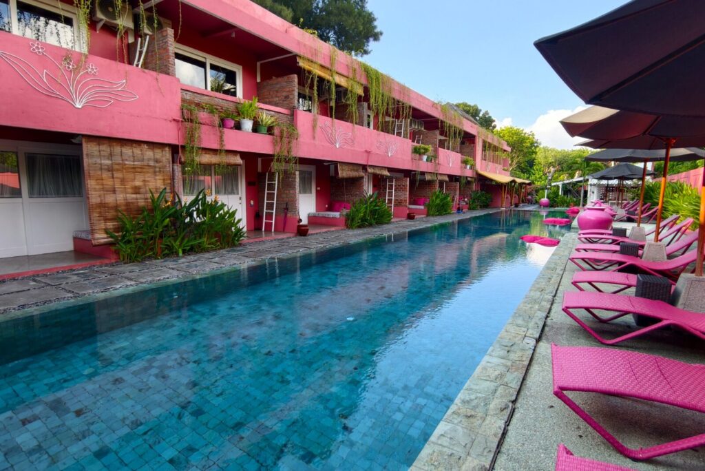 gili-pinkcoco-pool