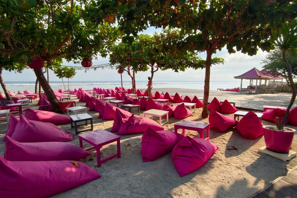 gili-pinkcoco-pool