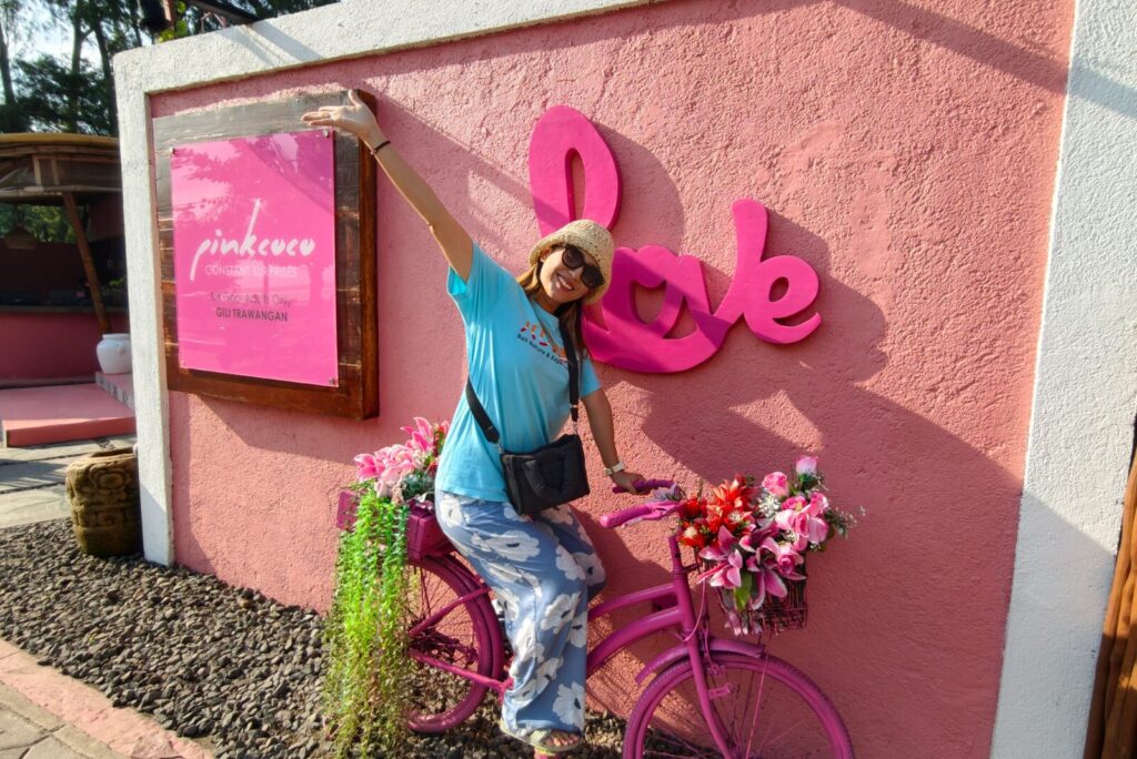 gili-pinkcoco-pool