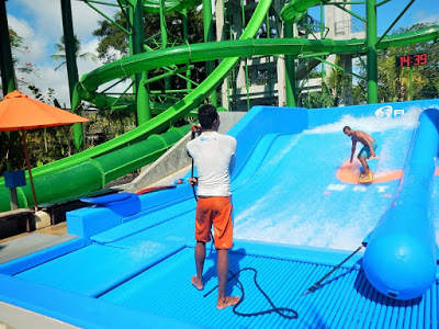 バリ島家族で遊ぶ巨大プールウォーターボム